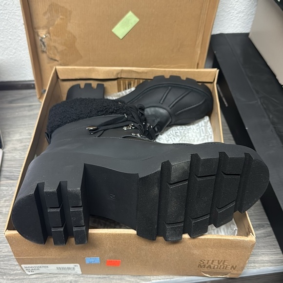 STEVE MADDEN BLACK NORTHERN WINTER BOOT - LUG SOLE COMBAT LACE-UP BOOT - Picture 3 of 5